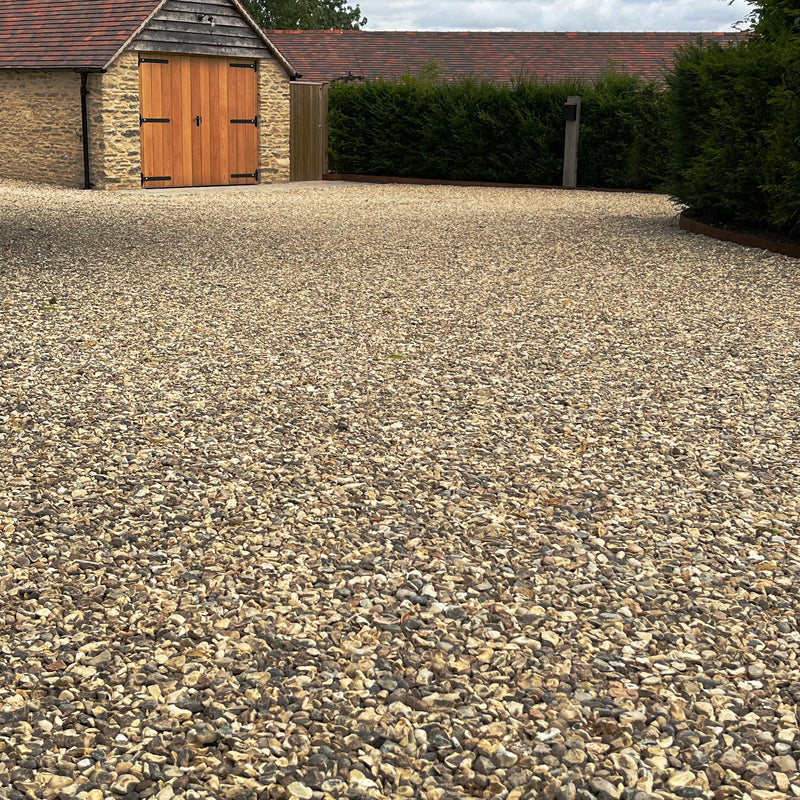 Afbeelding laden in galerij, Gravel stabilisation grids. Geocell grids with 20mm flint gravel
