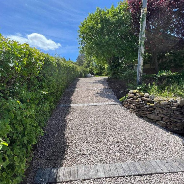 Afbeelding laden in galerij, Gravel Grids for a sloped driveway
